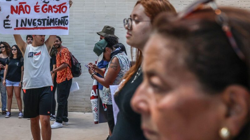 Servidores públicos defendem melhores salários e condições de trabalho