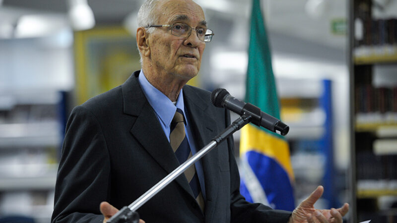 Morre aos 93 anos de idade o ex-senador Roberto Saturnino Braga — Senado Notícias