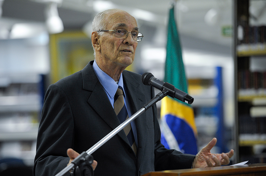 Morre aos 93 anos de idade o ex-senador Roberto Saturnino Braga — Senado Notícias