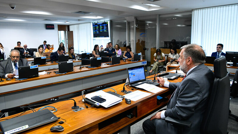 Senado pode criar prêmio para meninas que participam de olimpíadas científicas — Senado Notícias