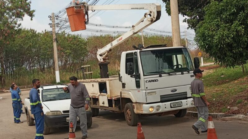 SECRETARIA DE INFRAESTRUTURA REALIZA MANUTENÇÃO E TROCA DE REDE DE ENERGIA NO ACESSO AO PACAEMBU