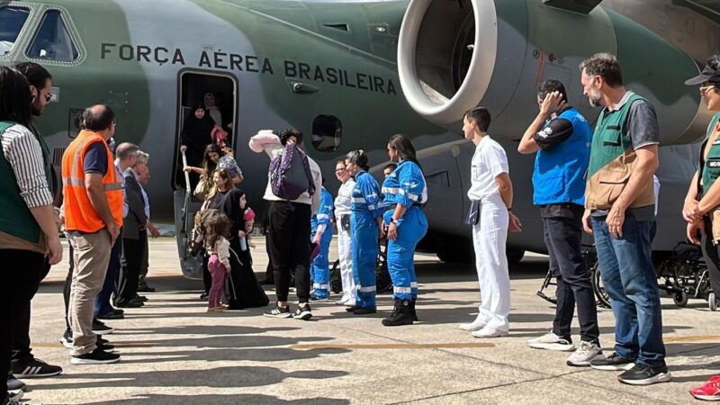 Voo da Operação Raízes do Cedro aterrissou hoje com 239 pessoas em SP