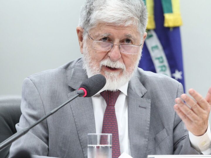 Celso Amorim defende que Brasil deve insistir em diálogo com Venezuela