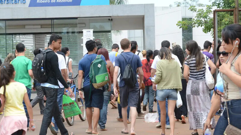 Projeto proíbe discriminação de bolsistas em instituições de ensino privadas — Senado Notícias