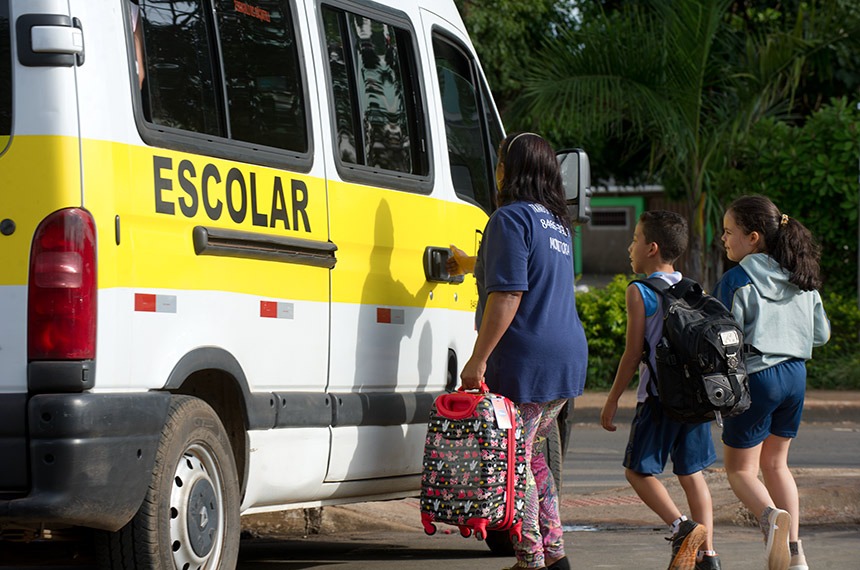 Projeto propõe sensores de movimento em vans escolares — Senado Notícias