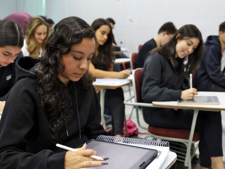 Enem: cursos populares são oportunidade para alunos de baixa renda