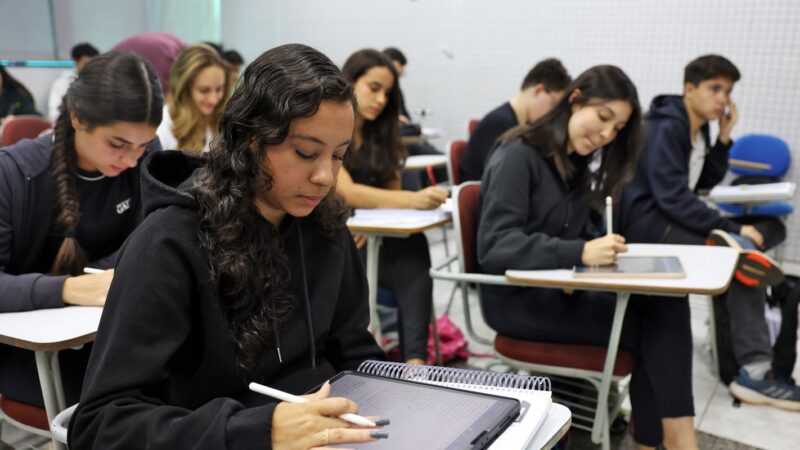 Enem: cursos populares são oportunidade para alunos de baixa renda