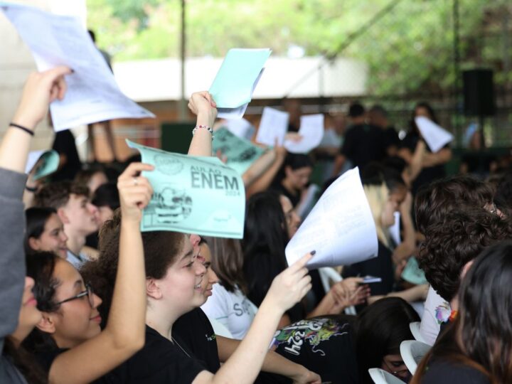 Na reta final do Enem, alunos participam de aulões e tentam relaxar