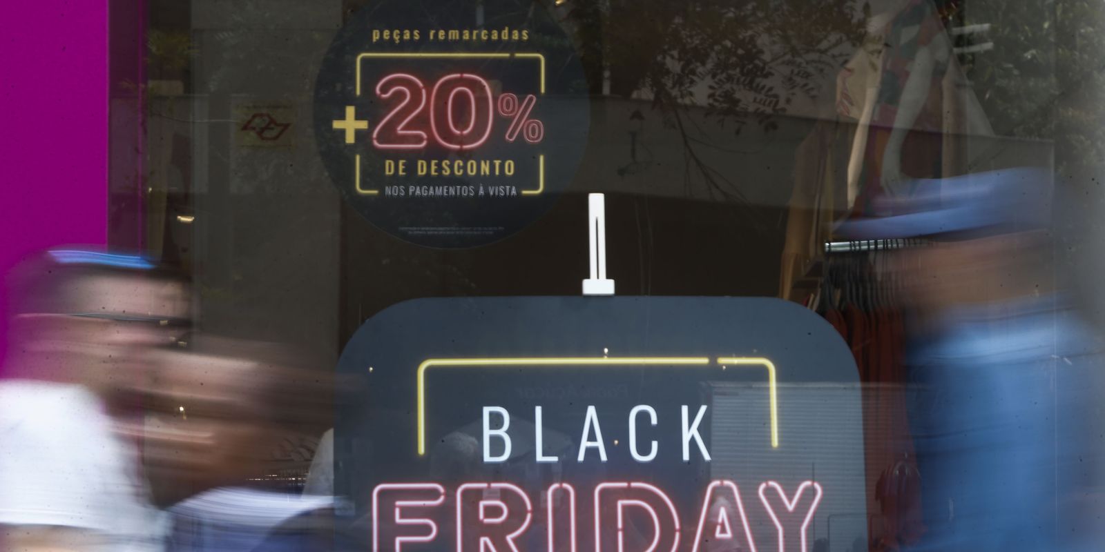 Black Friday: maioria dos consumidores deve gastar de R$ 201 a R$ 500