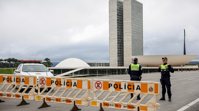 Pacheco e senadores condenam violência e defendem democracia — Senado Notícias