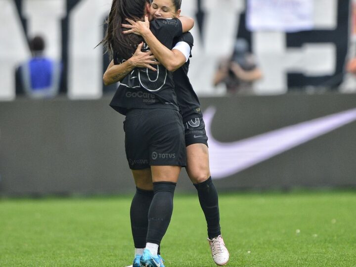 Corinthians abre vantagem na final do Paulistão Feminino