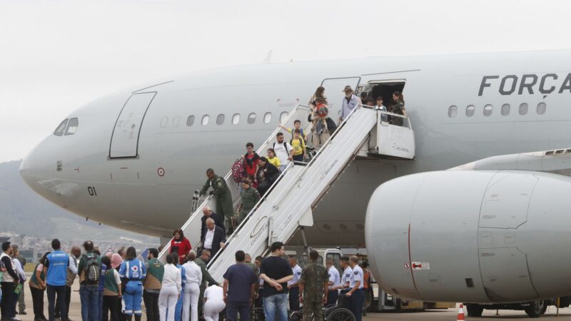 Décimo voo da FAB com 213 repatriados do Líbano chega a São Paulo